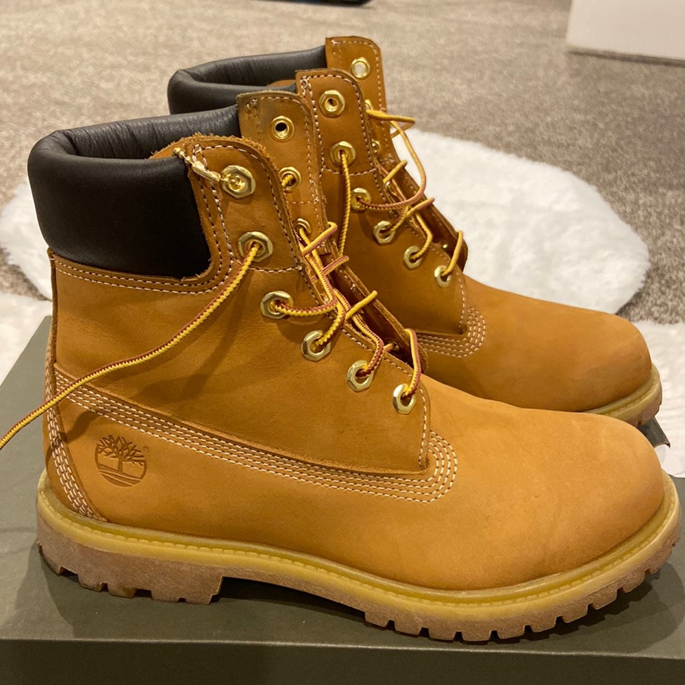Women’s Timberland premium 6 in waterproof boot. Wheat nubuck